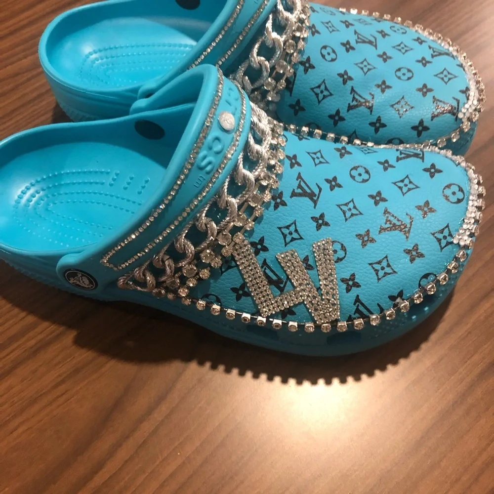 Crocs - Picture 2 of 3